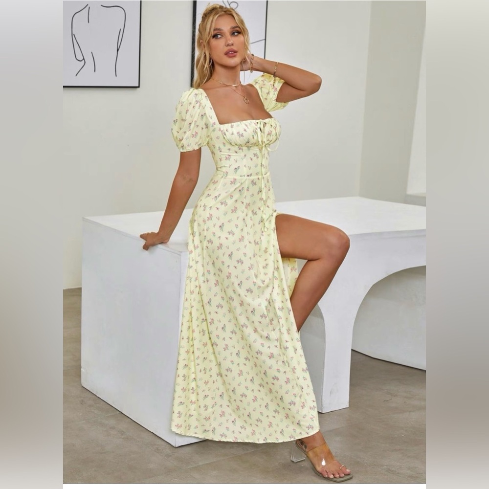 Floral dress with puffed sleeves